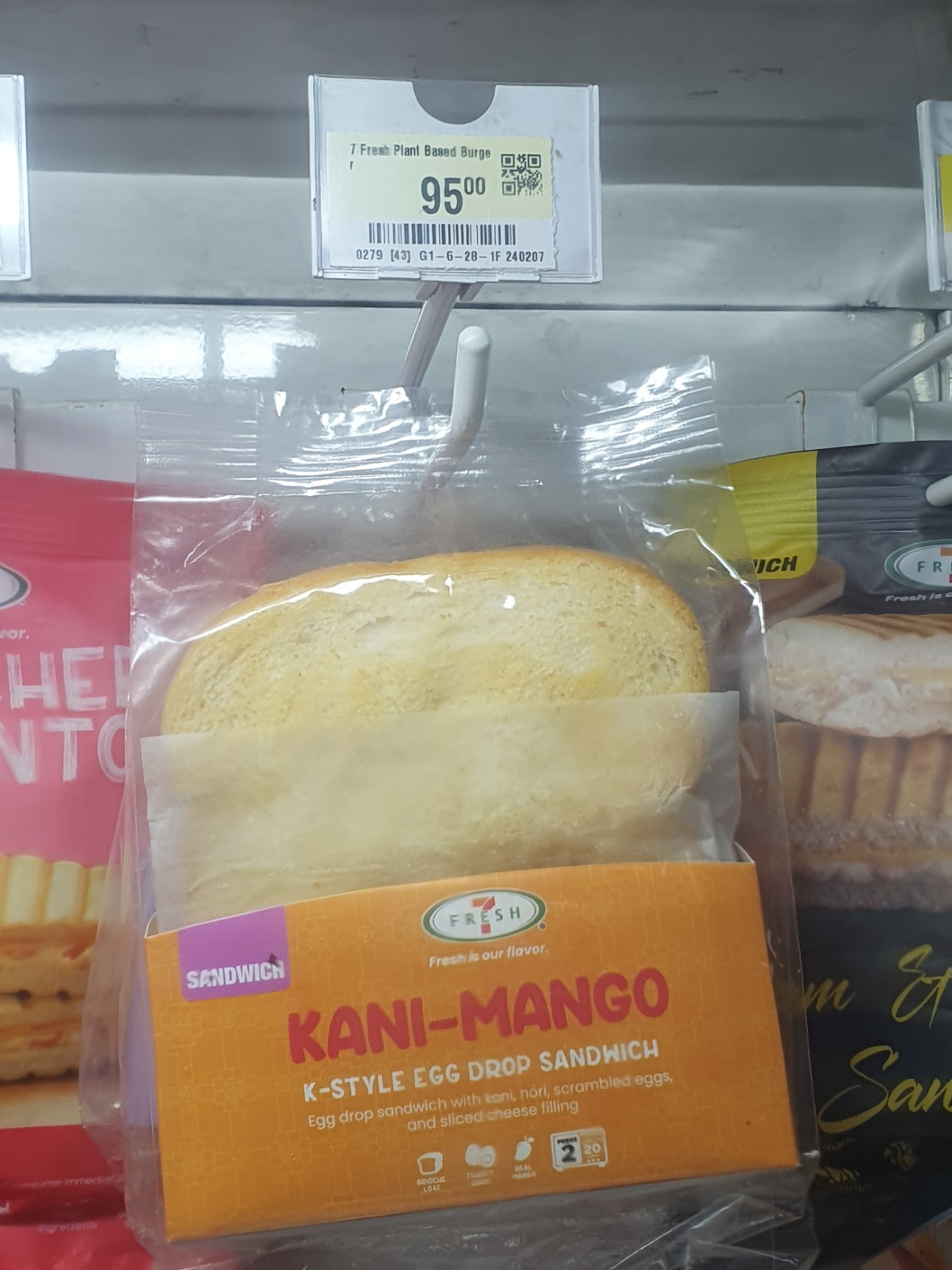 세븐일레븐에서 판매 중인 에그드랍 샌드위치 