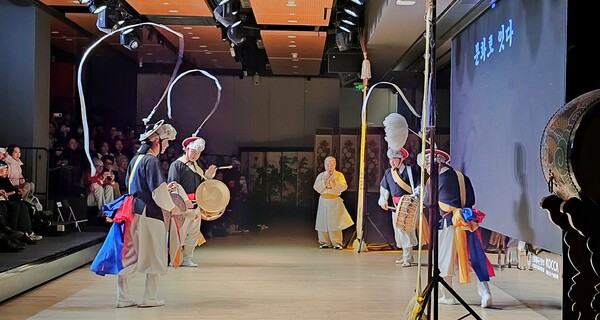 무대 위에서 피어나는 한국의 멋