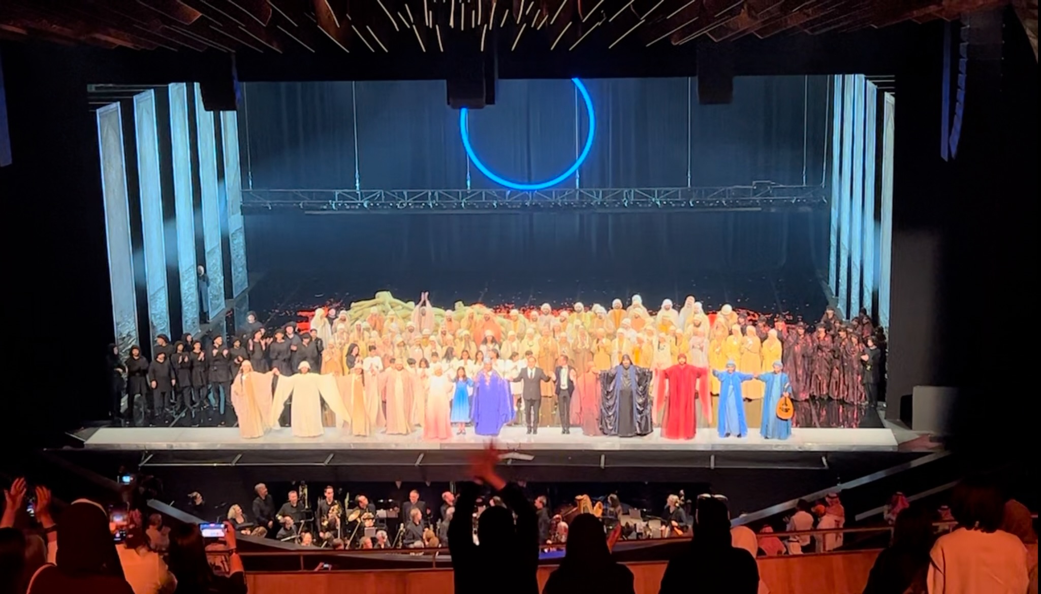 2024년에 제작된 사우디 최초 오페라 '자르카 알 야마마(Zarqa Al Yamama)' 커튼콜(Curtain Call)