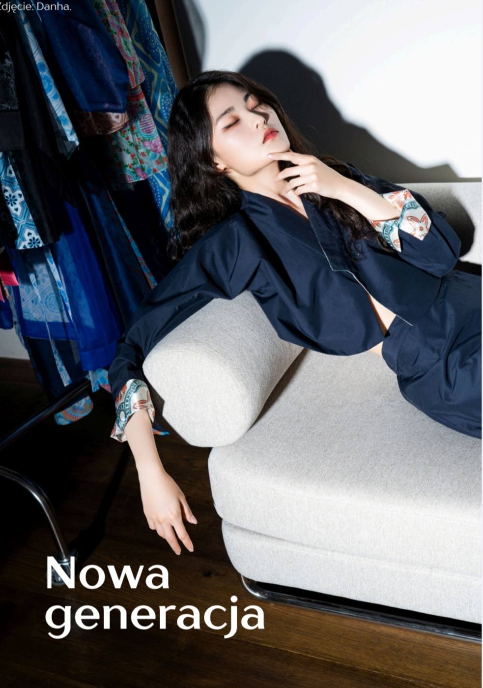 한복이 현대 패션 속에서 어떻게 새로운 역할을 수행하고 있는지를 조명하는 '새로운 세대' 프로젝트 