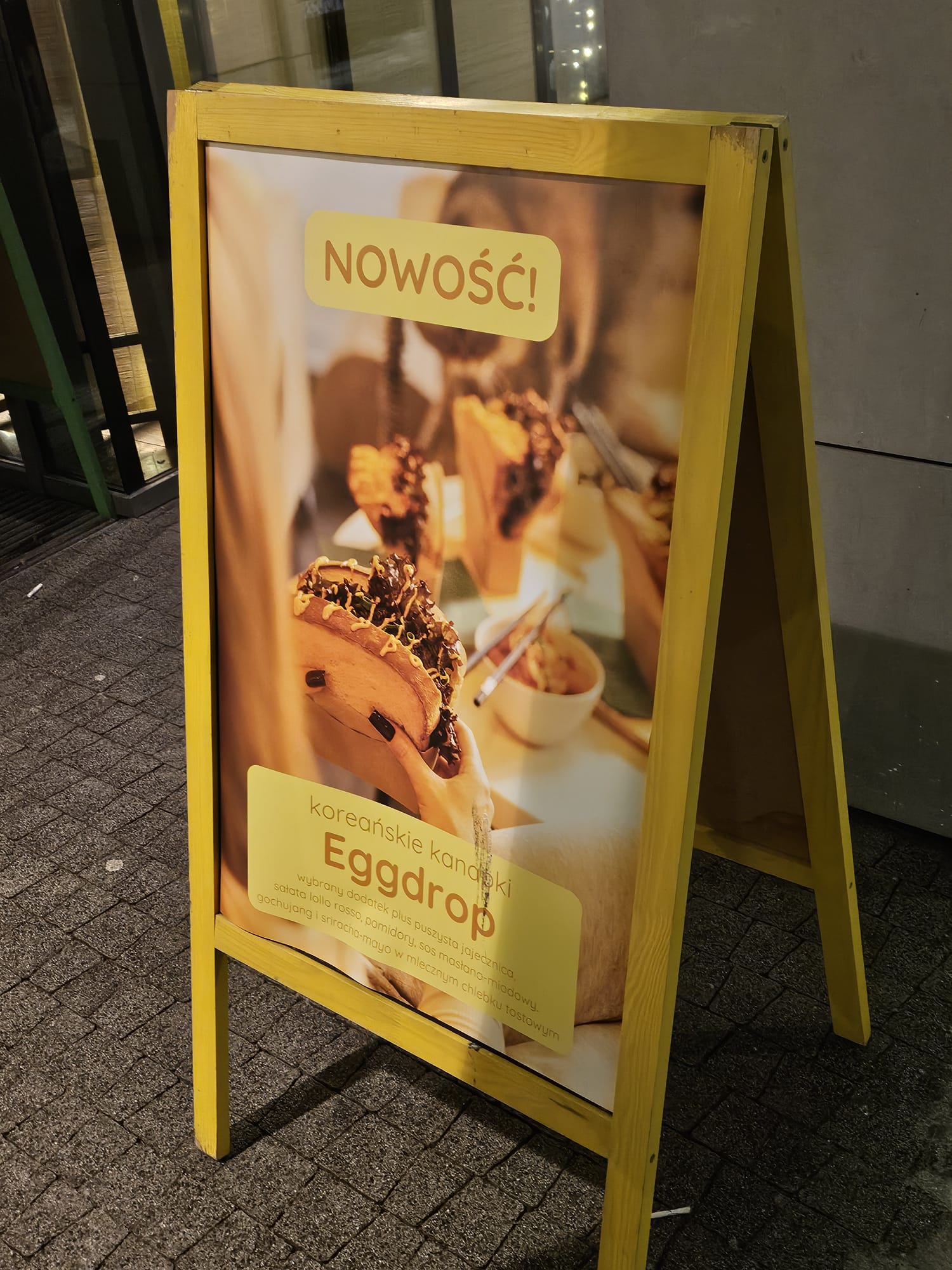 한국식 토스트를 판매하는 바르샤바의 인기 고양이 카페 푸르푸르(Purr Purr)  