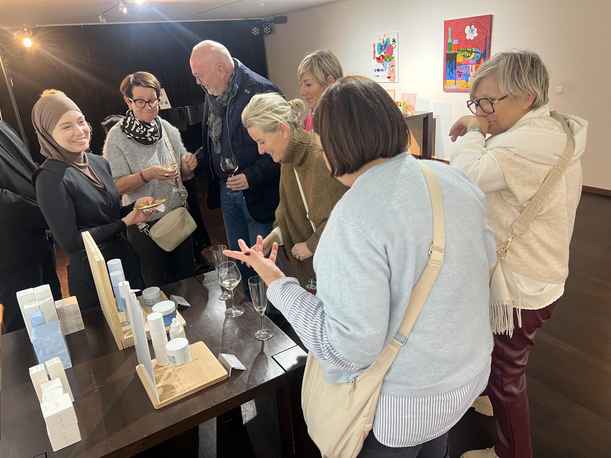 한국 화장품에 관심을 보이는 벨기에 사람들