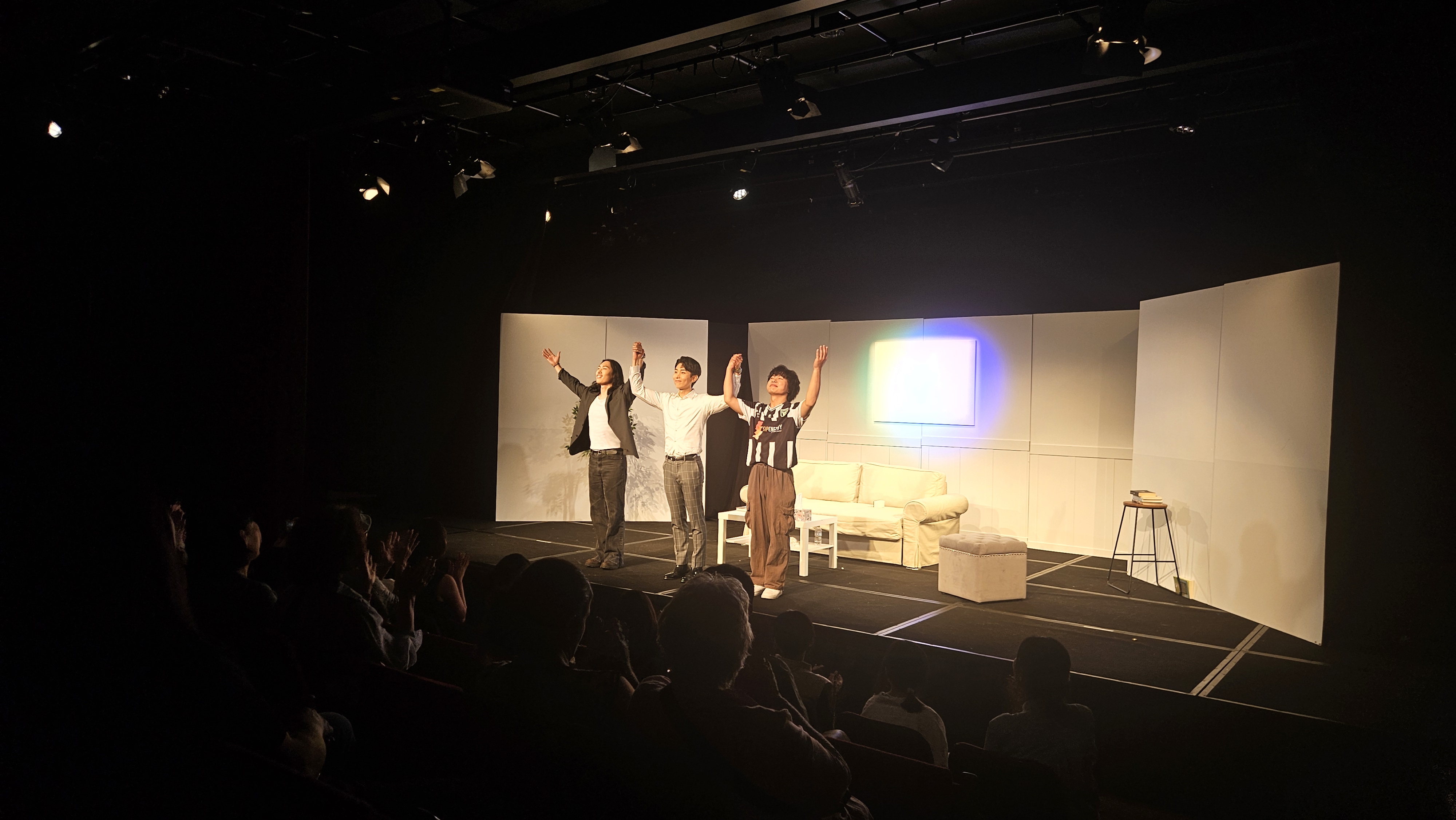 연극 '아트'팀의 커튼콜,