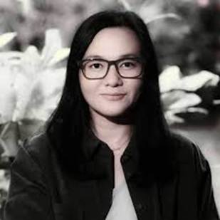 )라띠 꾸말라 작가와 사진