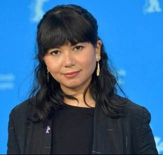 까밀라 안디니 감독 사진