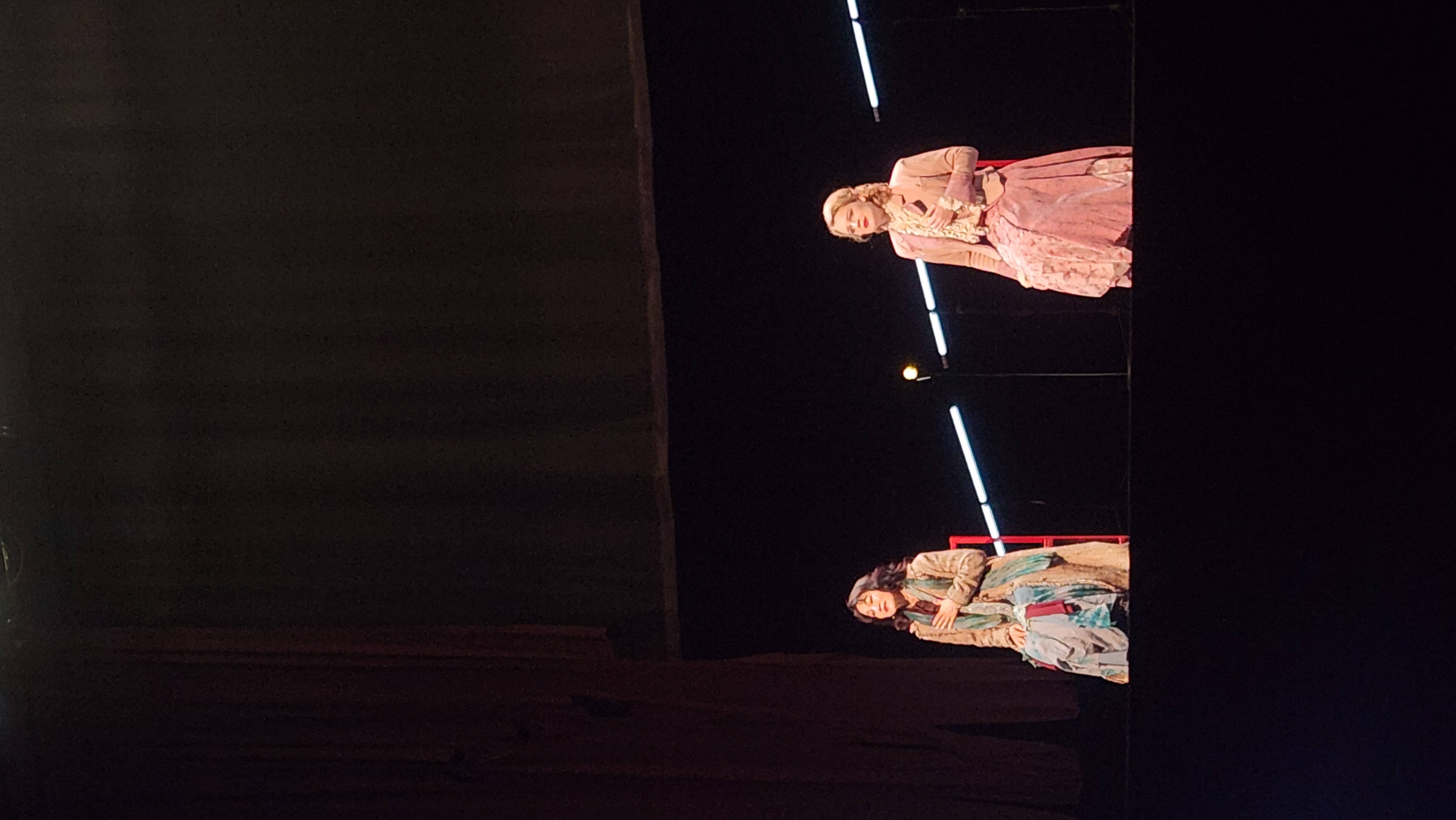 연극 '파리의 두 여인' 상연 현장2