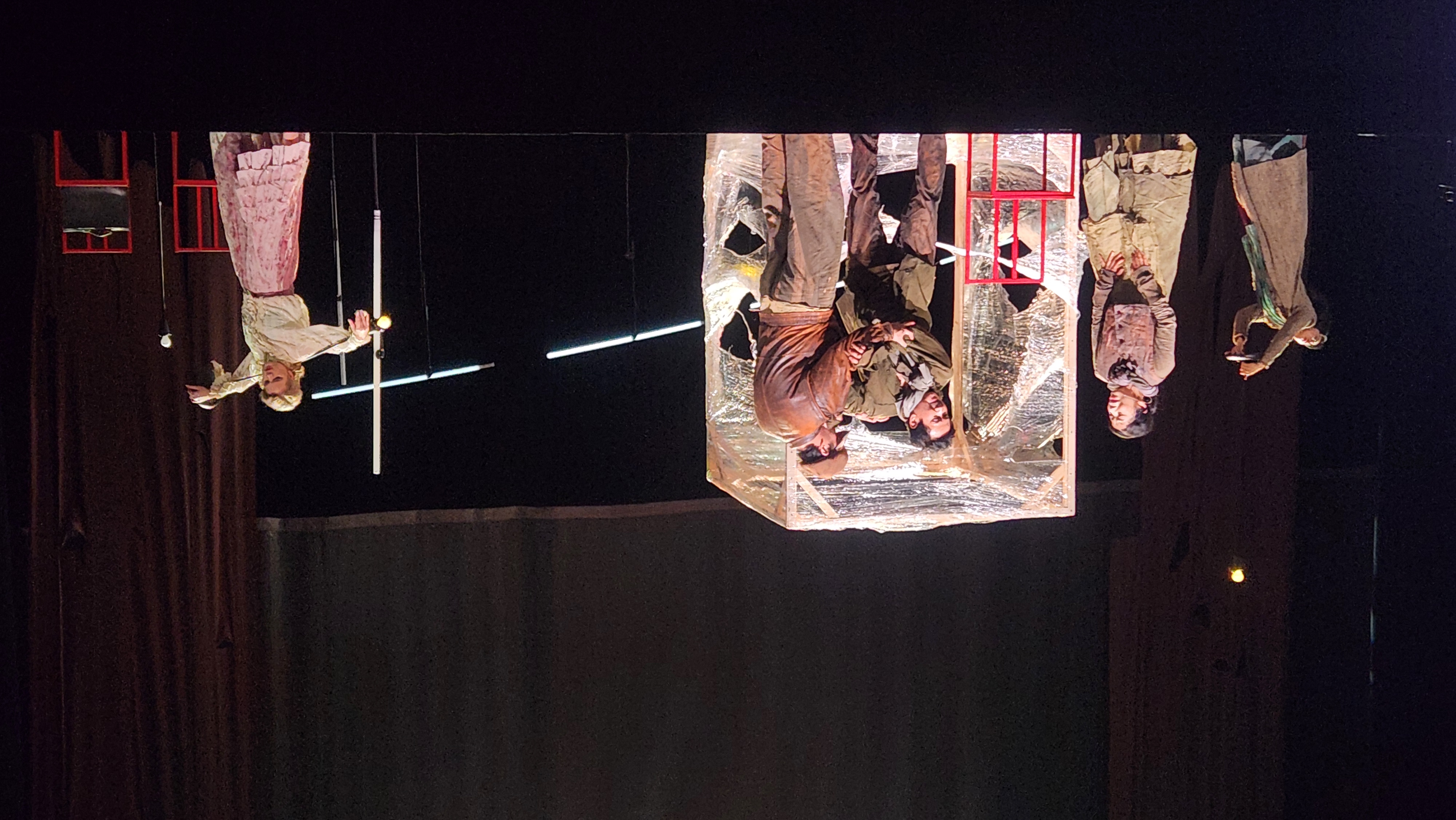 연극 '파리의 두 여인' 상연 현장4