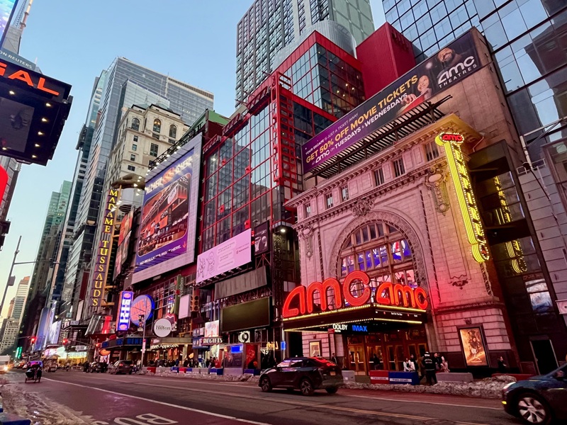 왕과 사는 남자'가 상영중인 맨하튼 타임스퀘어 42번가에 위치한 AMC