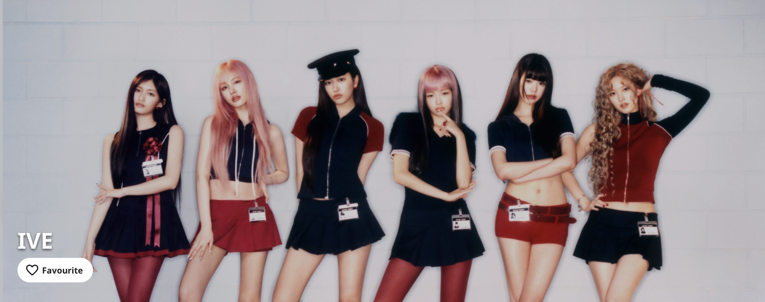 싱가포르 최대 규모 공연장에 입성한 세븐틴과 공연을 앞둔 아이브의 공식 투어 포스터