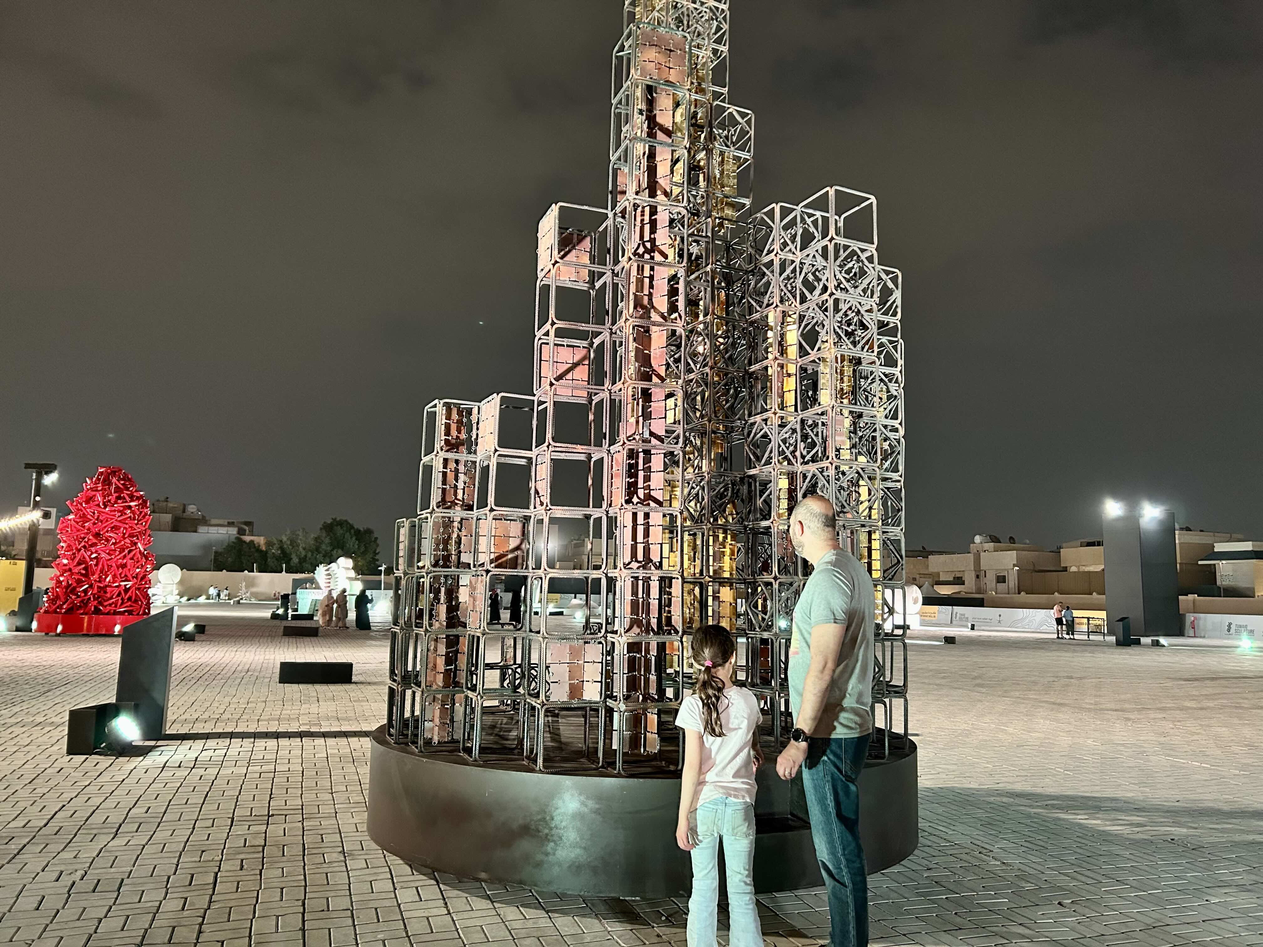 완성 후 야외 전시장 풍경 -