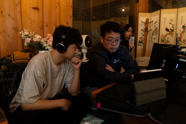 2022년 영화 '잊혀진 익숙함'부터 함께 해 온 스태프들과 신해섭 감독