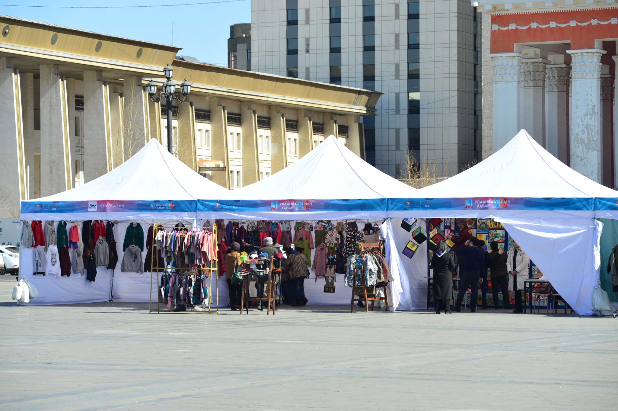 행사 시 시민들이 다양한 프로그램을 통해 문화 예술을 접근할 수 있는 공간