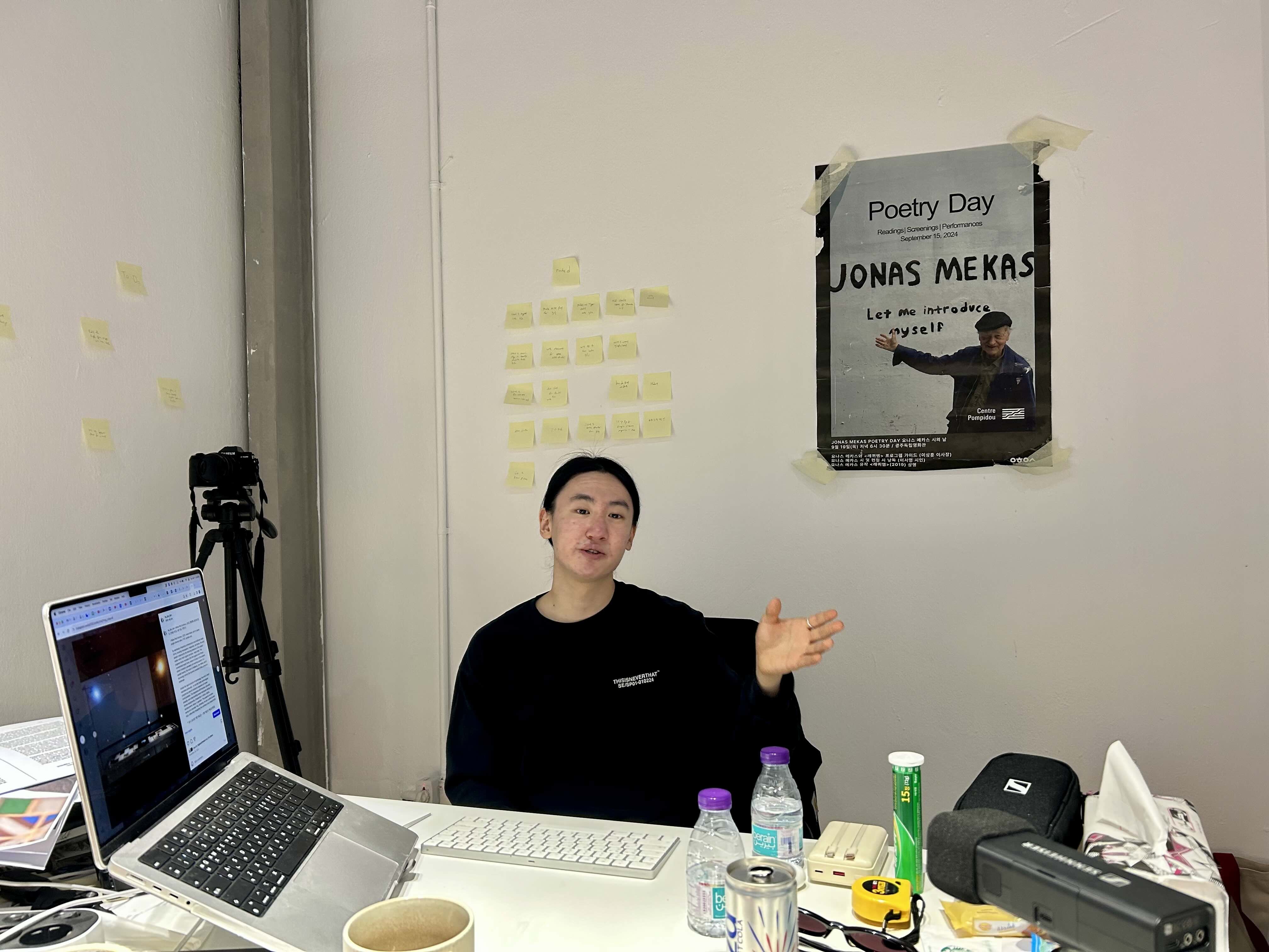 < 잭스 디스트릭트(JAX District) 레지던시 스튜디오에서 만난 김호빈 작가 – 출처: 통신원 촬영 >