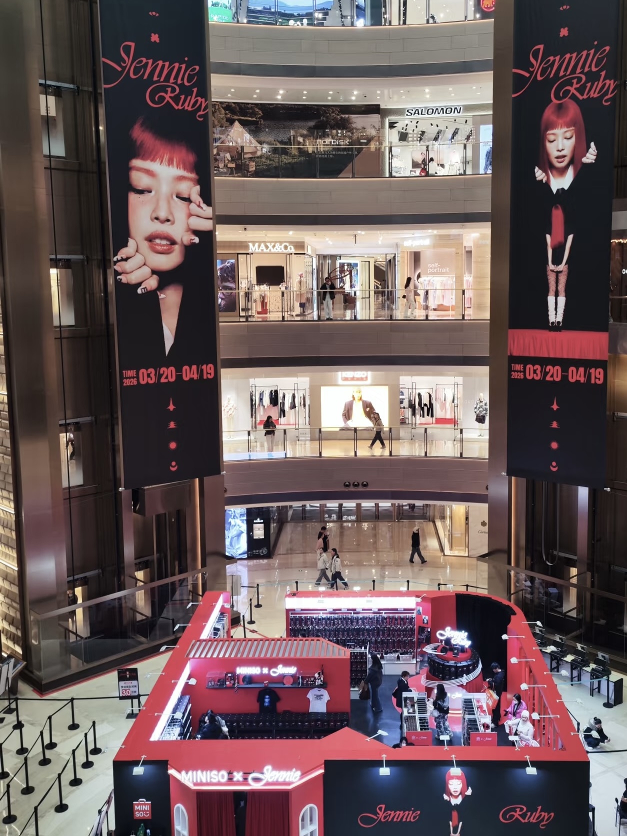  '미니소 x 제니 루비(Ruby)' 팝업 행사가 열리고 있는 상하이의 그랜드 게이트웨이 플라자 중앙 로비 – 출처: 통신원 촬영 