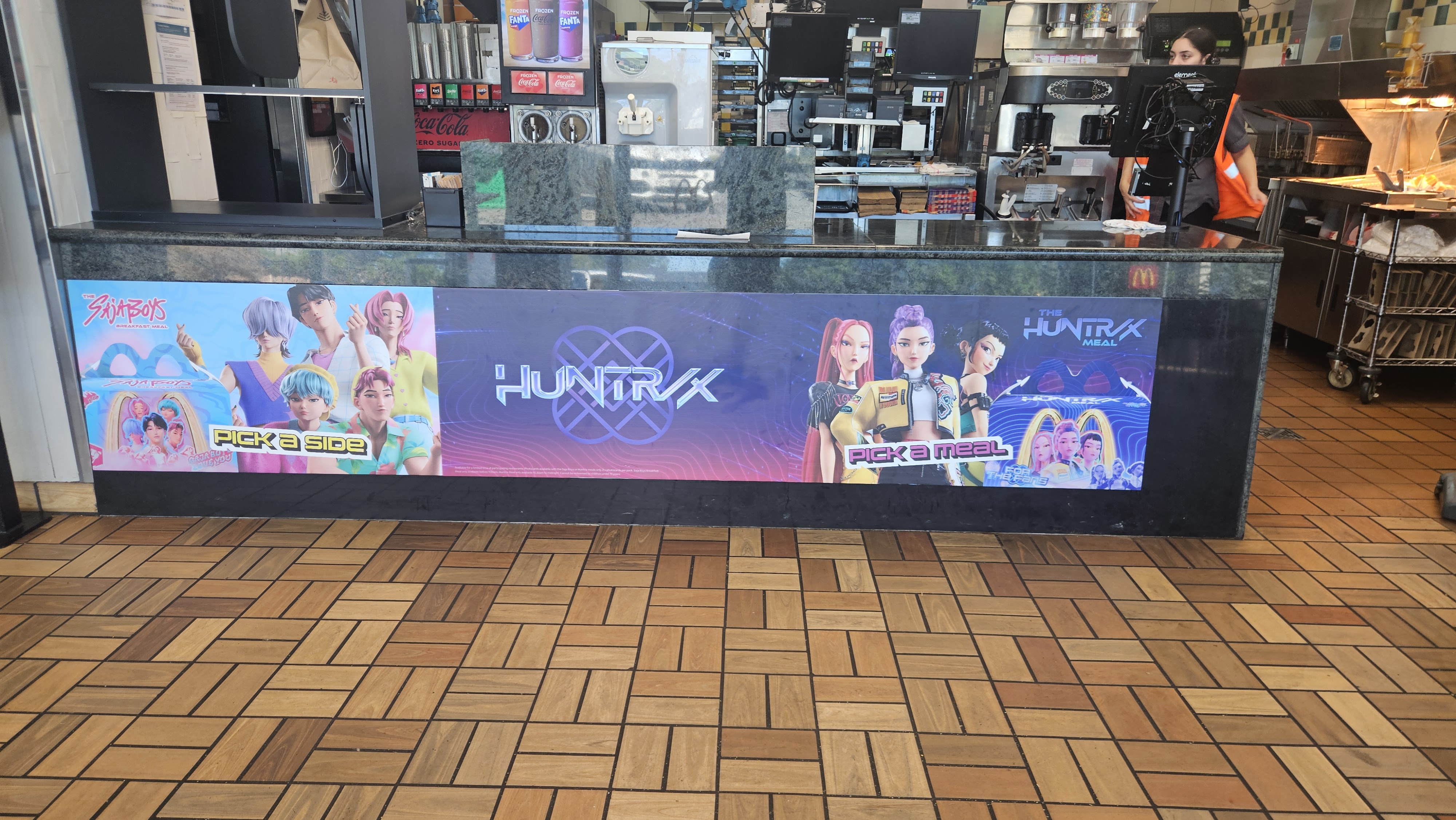 호주 맥도날드에 나타난 '케이팝 데몬 헌터스(K-Pop Demon Hunters)' 협업 홍보