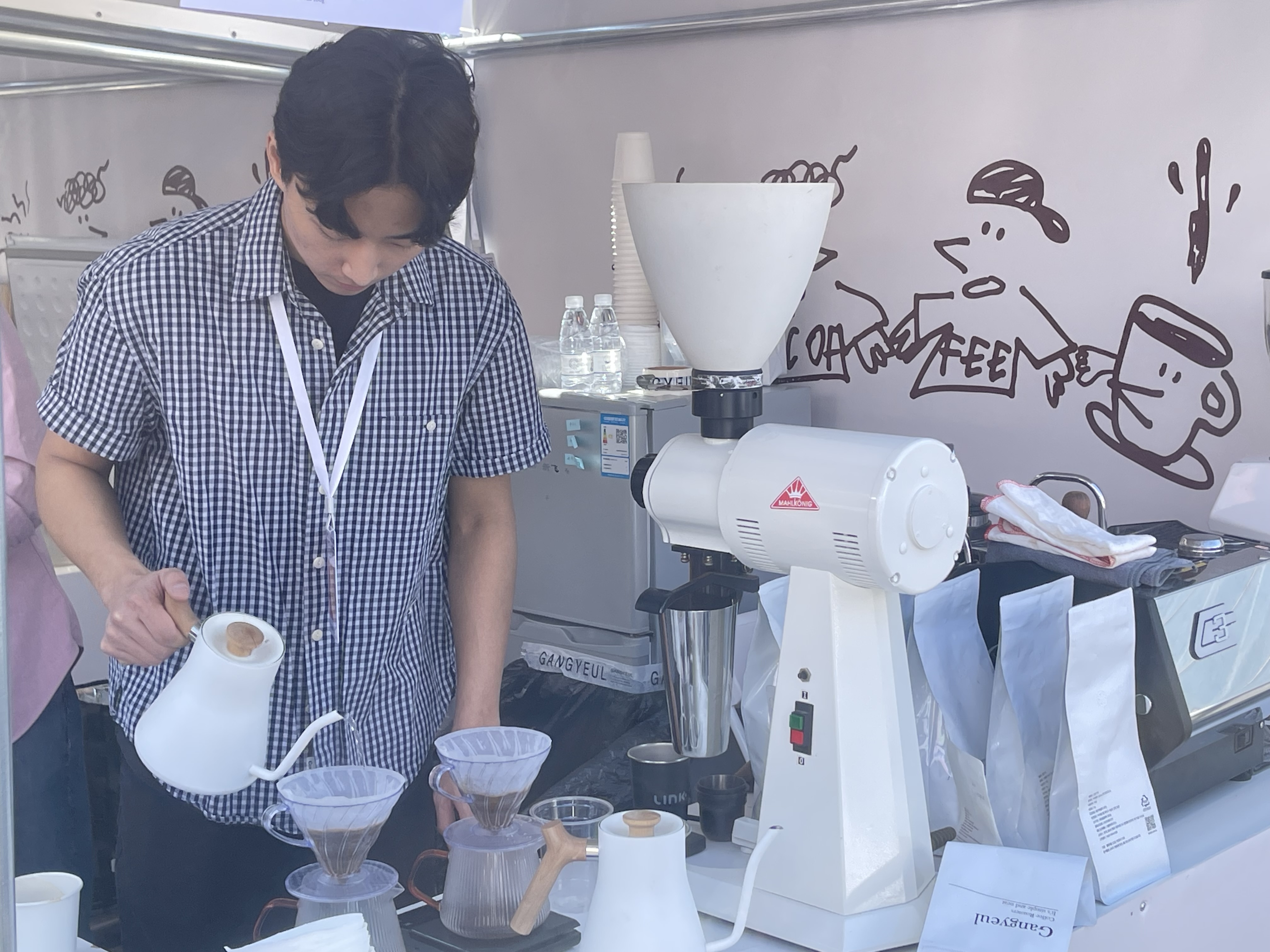 바리스타들의 시연 모습2