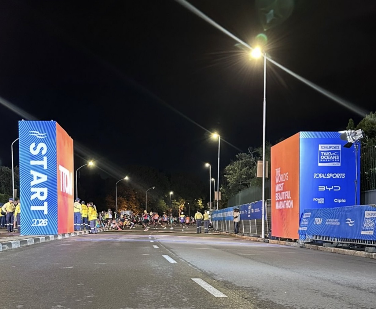 2026년 케이프타운의 '투 오션스 마라톤' 출발선 현장