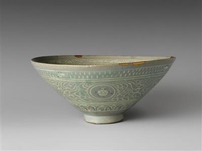 청자상감 학·비·국화무늬 대접 그림