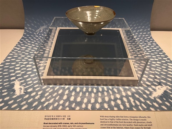 겉과 속을 뒤집어 볼 수 있도록 기획된 전시 작품