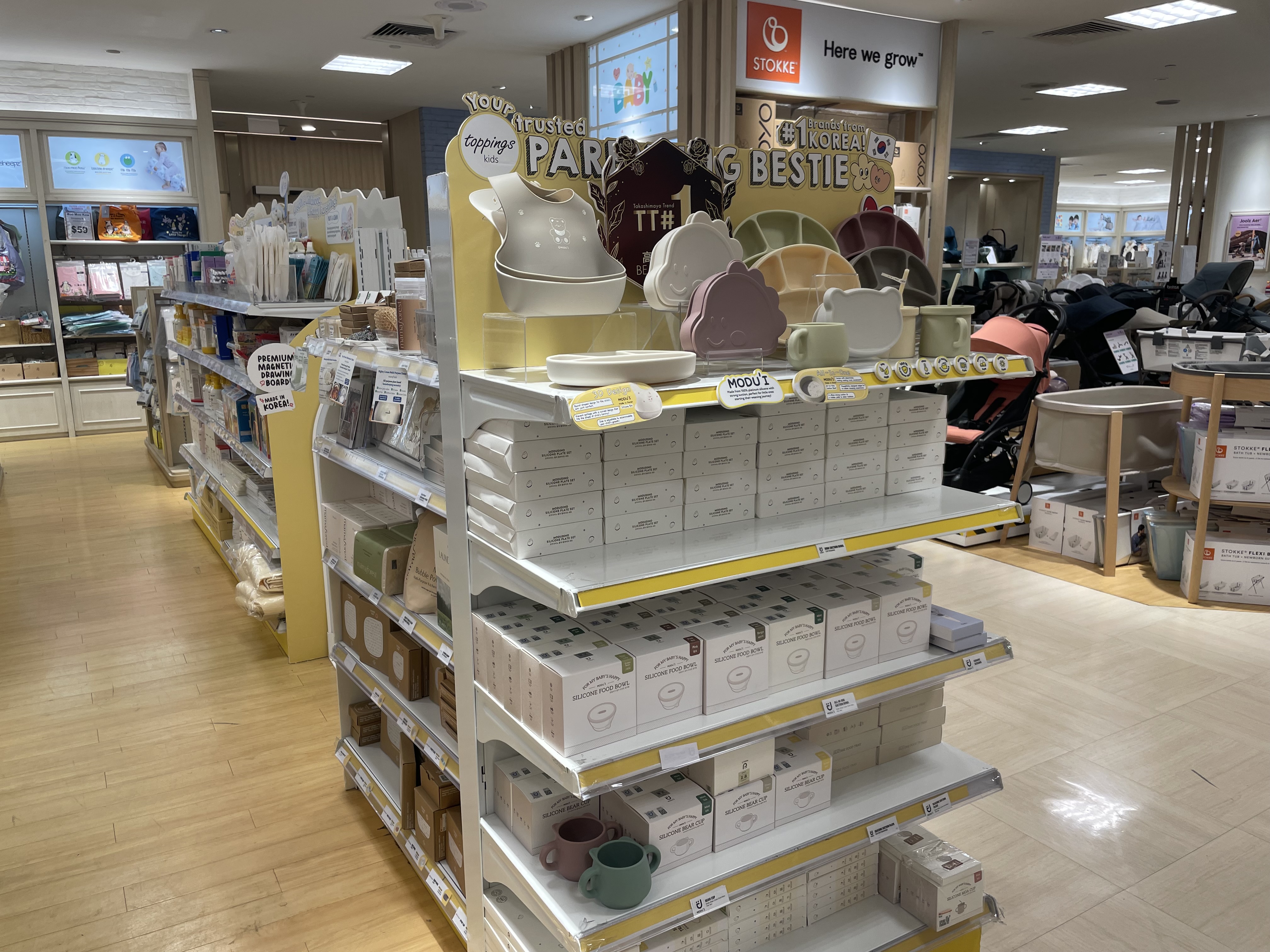 타카시마야(Takashimaya) 트렌드 1위를 기록한 모두이(MODU'I) 실리콘 이유식 용기 세트 – 출처: 통신원 촬영