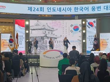 소단체 그룹 웅변과 대단체 그룹 제창 1 - 출처: 통신원 촬영