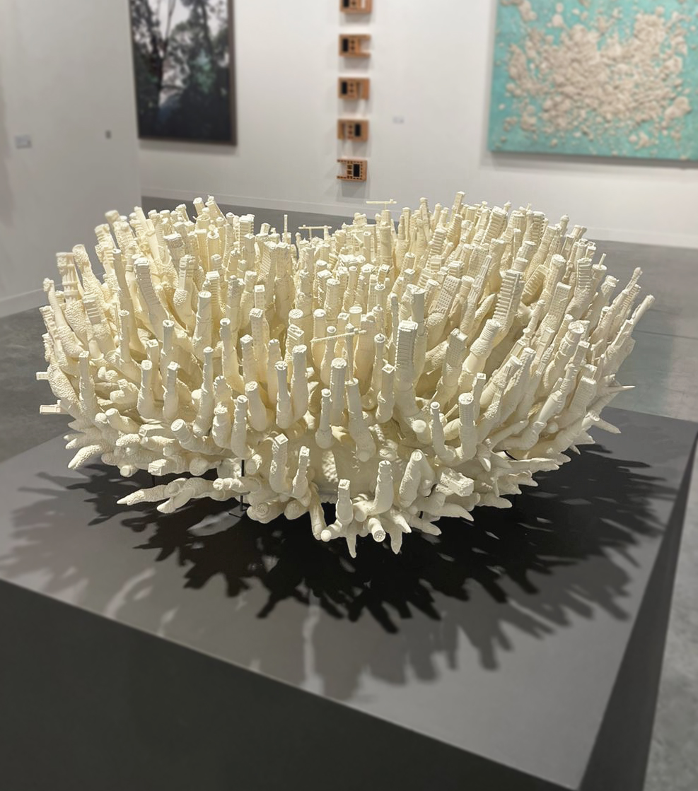 레안드로 에를리치(Leandro Erlich)의 '화이트 코럴(White Coral)'