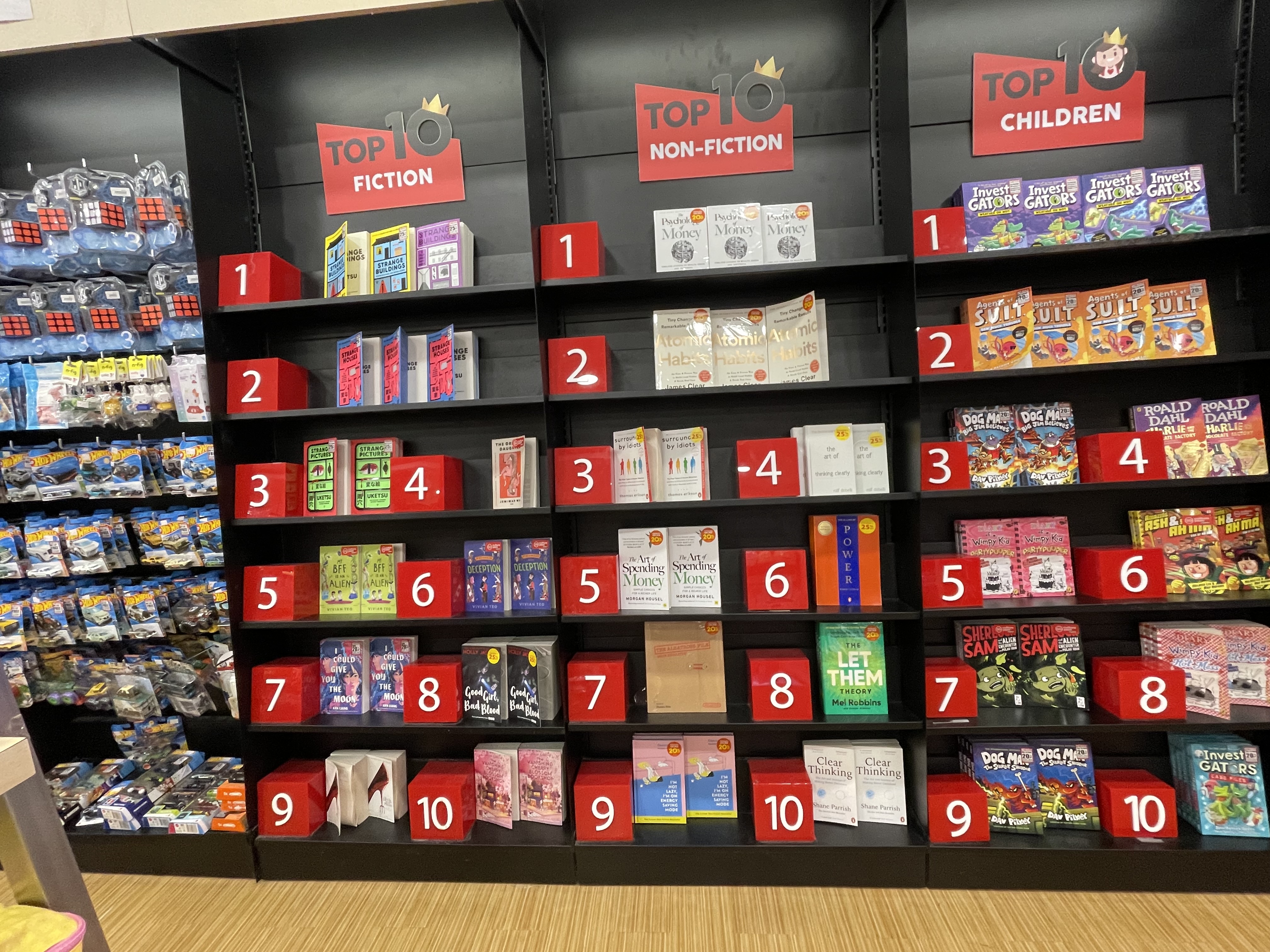 싱가포르 파퓰러 북스토어(POPULAR Bookstore) 비소설 베스트셀러 코너 9위에 오른 한국 에세이 『게으른 게 아니라 충전 중입니다』