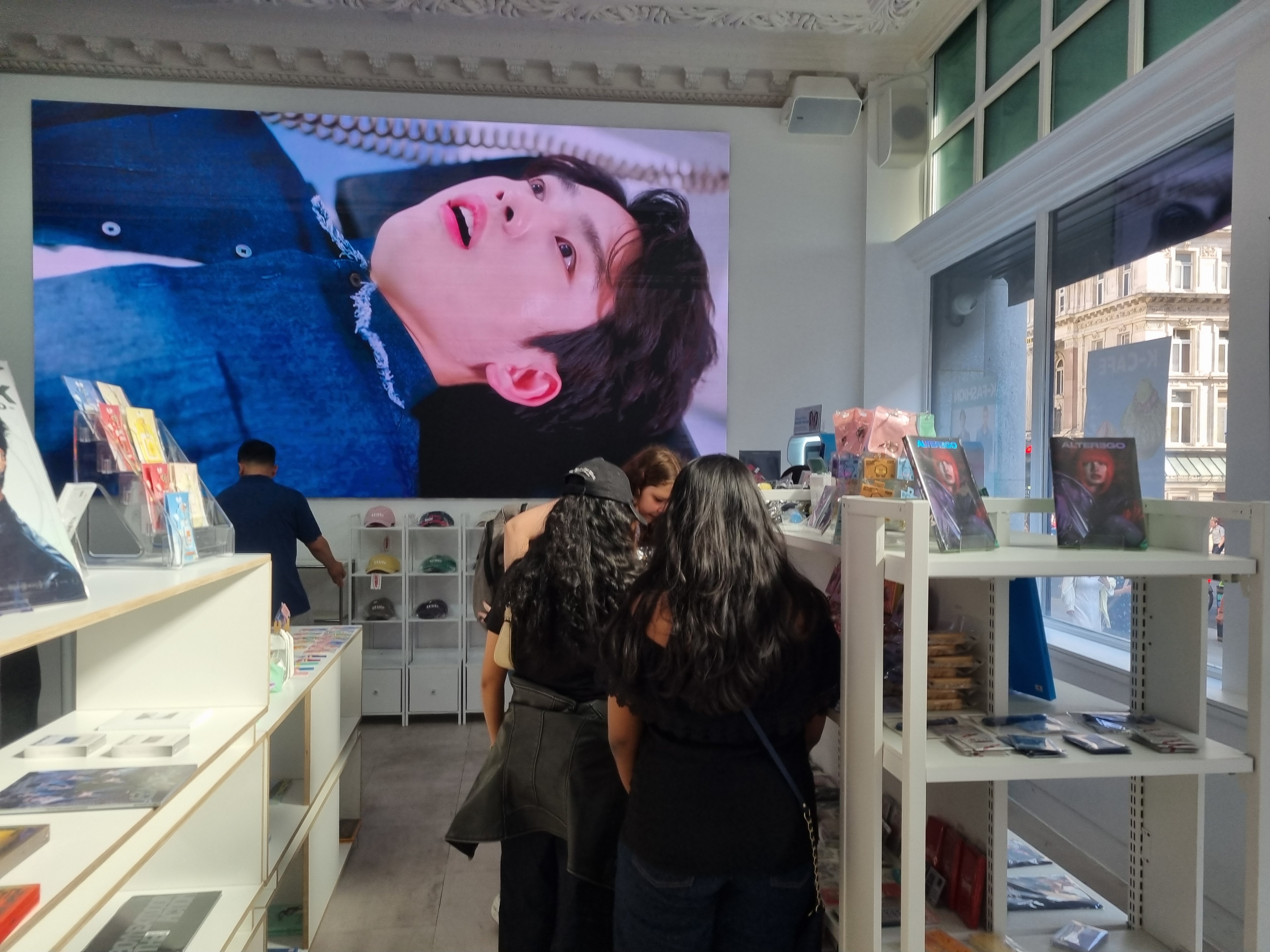 케이 플레이그라운드는 케이팝을 좋아하는 젊은 층을 중심으로 이목을 끌고 있다