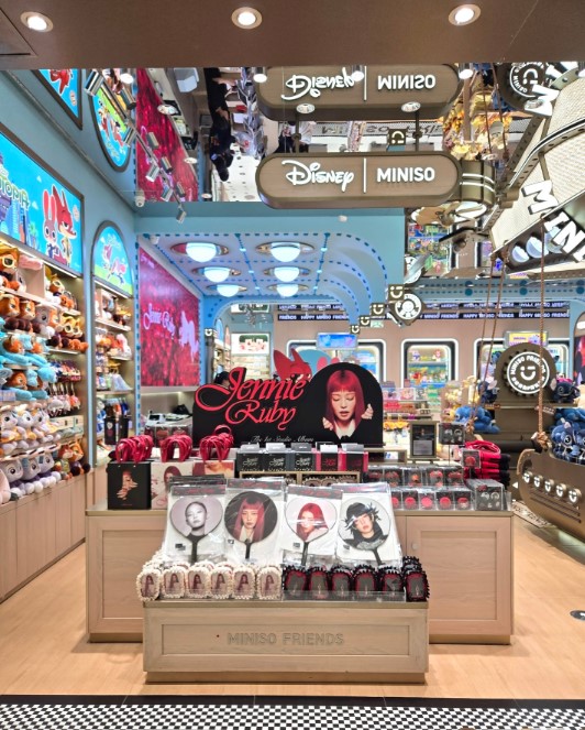  베이징 왕푸징 미니소 랜드(MINISO LAND)에 마련된 제니 컬렉션 공간