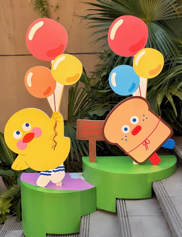 브런치 브라더 베이징 첫 전시가 열리고 있는 시대미술관 전시장 조형물