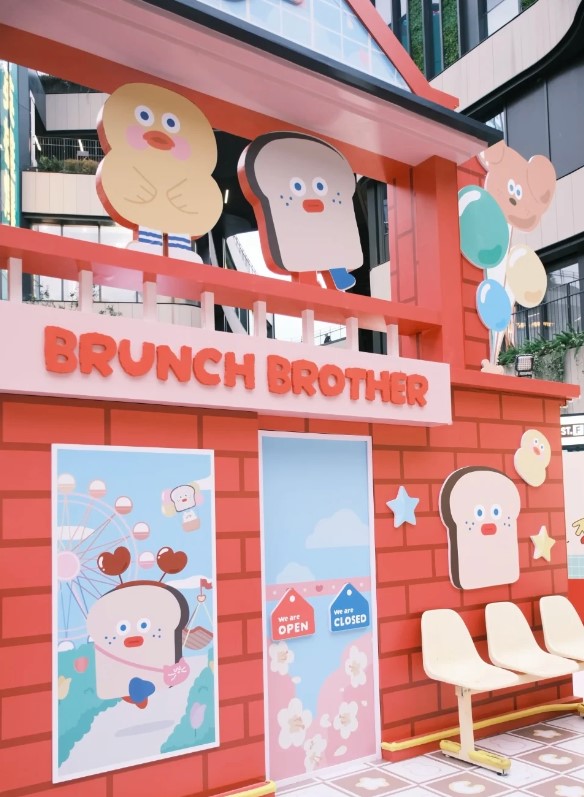 시대미술관 야외에 설치된 브런치 브라더 캐릭터 조형물
