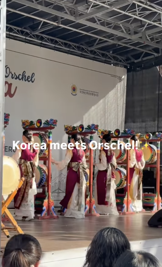오버우어젤 ‘코리아 미츠 오르쉘’ 무대에서 펼쳐진 한국 전통 북 공연