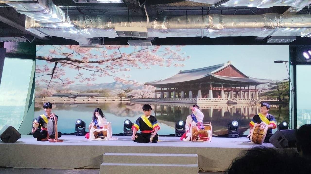  행사의 사물놀이와 미얀마 전통 공연