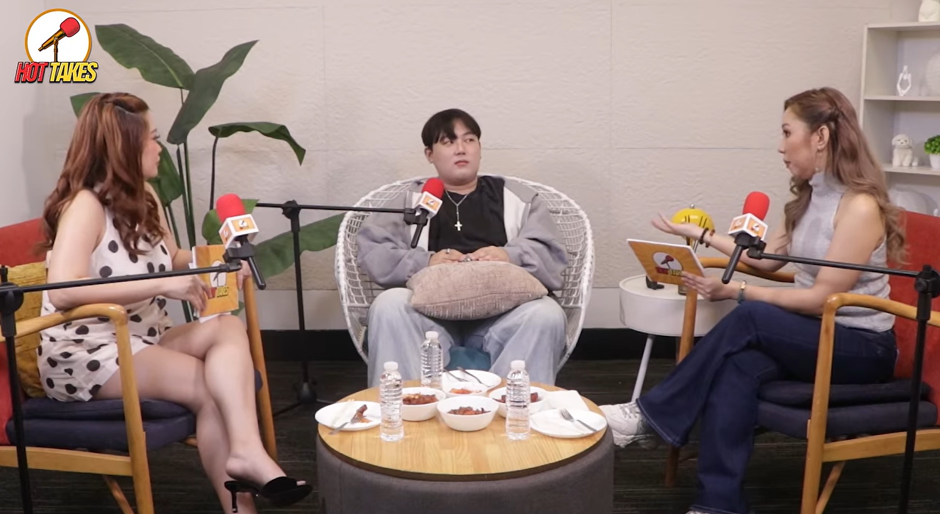  필리핀 방송에서 자신을 한국과 필리핀을 잇는 가교로 설명하는 배진호