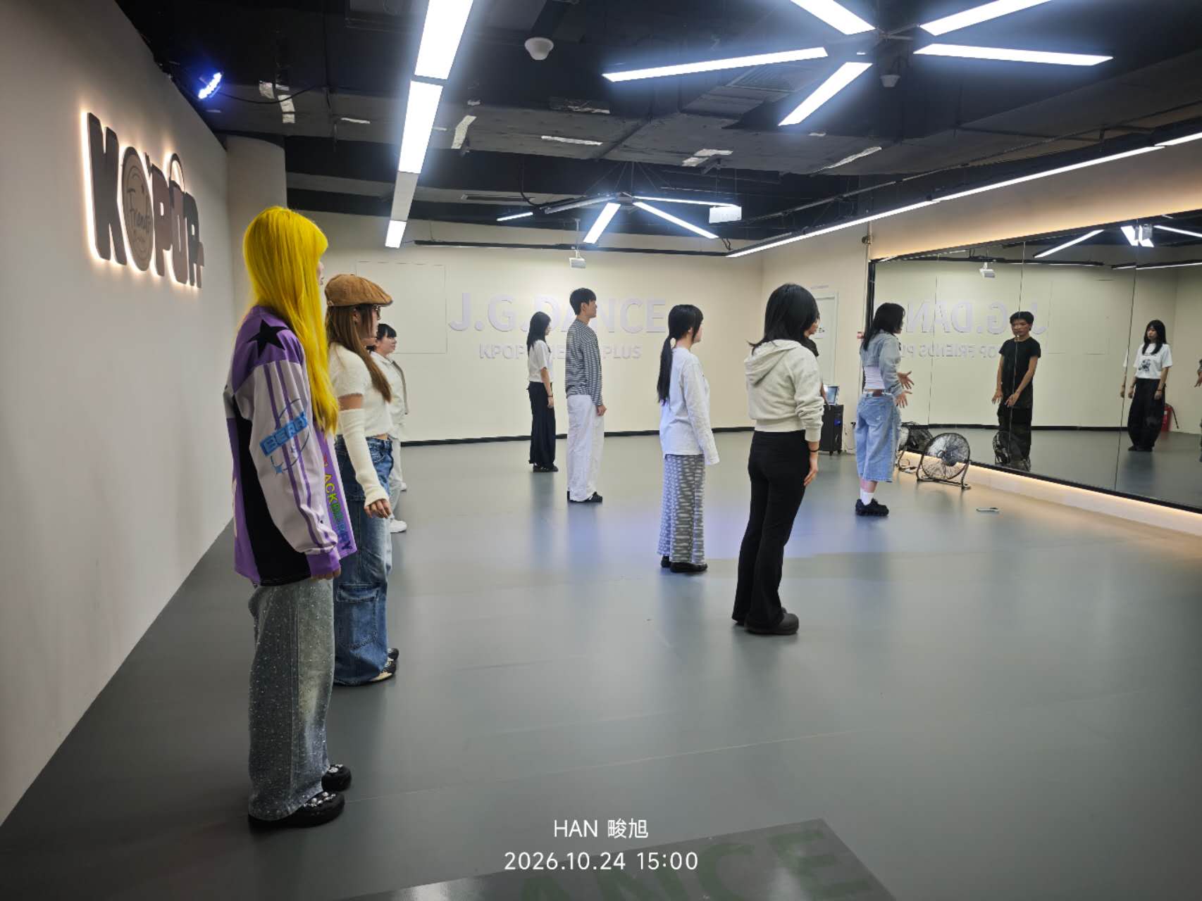 케이팝에 맞춰 추는 케이 댄스는 충칭 젊은이들에게 가장 인기다